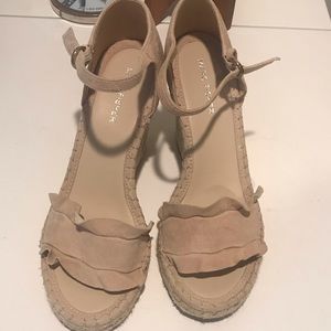 BRAND NEW Marc Fisher Nude Taupe Espadrille Wedges